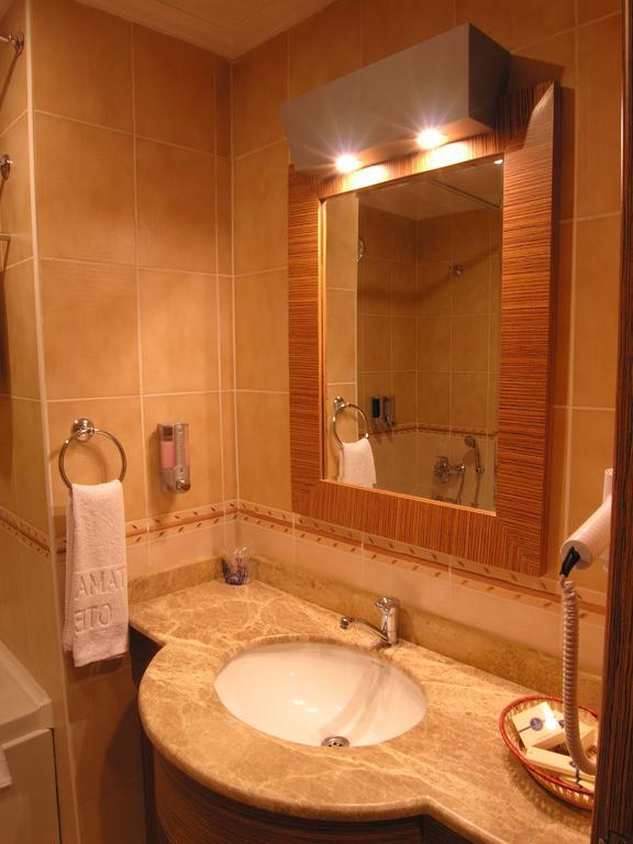 Tamara Hotel Van Room photo